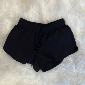 TNA aritzia windbreak short